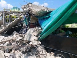 Breaking News : Bangunan Samping Masjid Islami Center Roboh di Pasar Wameo Kota Baubau