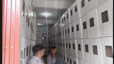 Wakapolres Kuansing Cek Kesiapan Personil Pengamanan Gudang Logistik KPU Dalam Rangka Operasi Mantap Praja Lancang Kuning 2024