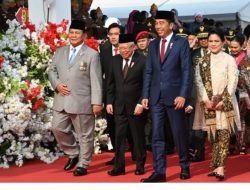 Jokowi Puji Prabowo di Upacara HUT TNI: Terima Kasih Telah Tingkatkan Kekuatan Pertahanan Indonesia