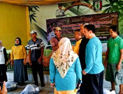 Penyerahan Bantuwan Ikan Konsumsi Untuk Pekon Sriwungu Di Aula Kantor Pekon Kantor Kecamatan Banyumas