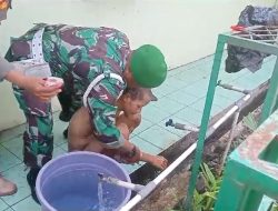 Kodim 0736/Batang Dan Satpol PP Kembali Mandikan ODGJ Yang Terkena Operasi