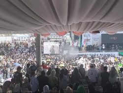 Ribuan Massa Pendukung Pasangan  Gogo-Helo Padati Stadion Terbuka Tiara Batara 