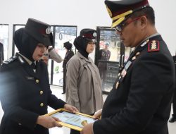 Polresta Mamuju Gelar Upacara Peringatan Hari Ibu ke-96 di Aula Wira Satya Akibat Hujan