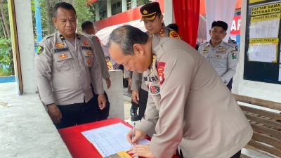 Kapolres Majene Dampingi Tim Was Ops Polda Sulbar Tinjau Pos Pelayanan Nataru di Tugu Juang Kota Majene