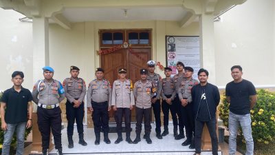 Personel Polres Majene Gelar Sterilisasi di GPIB Immanuel untuk Amankan Ibadah Minggu