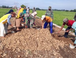 Semangat Gotong Royong, Ibu-Ibu Angkut Tanah Dilokasi TMMD Sengkuyung Tahap I Desa Cepagan