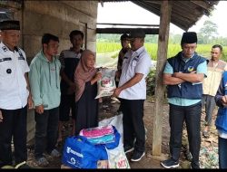 Sutra Jaya Anggota DPRD Praksi Nasdem Dan Pak Camat Kuroisin.SE. Memberikan Bantuan warga Terkena Kebakaran Rumah di Pekon Gedung Agung.