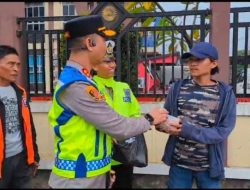 Satlantas Polres Batang Gelar Aksi Berbagi Takjil, Warga Sempat Kira Razia