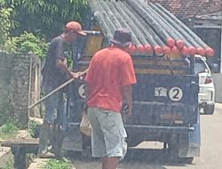 Warga Resah,,! Pekerjaan Pemasangan Tiang  internet (wifi) di Pesawaran Di Duga Tidak Mengantongi Izin Resmi