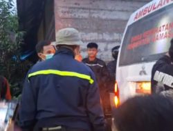 Proses pengantaran jenazah dari Kecamatan Tabang ke Rumah Sakit Banua Mamase mendapat pengawalan ketat 