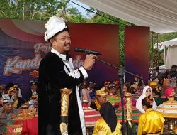 Hadiri Festival Kande-Kandea Tolandona, Azhari Paparkan Sejumlah Program Pembangunan Buton Tengah ke Depan