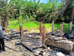 Satreskrim Polres Aceh Timur Olah TKP Kebakaran Rumah di Simpang Ulim