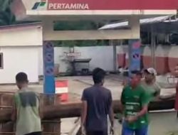 Geram Tidak Dapat BBM Masyarakat Lakukan Pembaikotan Jalan 