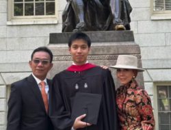 Di Tengah Kontroversi Keputusan Presiden AS, Putra Bupati Tapsel Wisuda S2 Di Harvard University 