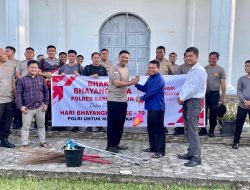 Jelang Hari Bhayangkara Ke-79, Polres Sarolangun Gelar Bhakti Religi Bersihkan Masjid dan Gereja.