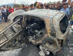 Di Duga korsleting listrik Pada Mesin, Sebuah Mobil Toyota Agya Hangus Terbakar