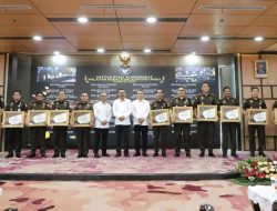 Wakili Sultra, Kejari Baubau Terima Penghargaan WBK 2025