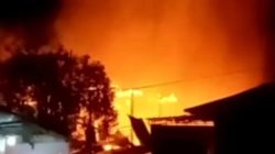Dua Rumah Warga Terbakar di Takatidung Polewali, Warung Bakso Ikut Hangus