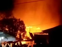 Dua Rumah Warga Terbakar di Takatidung Polewali, Warung Bakso Ikut Hangus