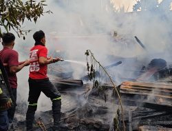 Kebakaran Hebat Landa Dusun Rappogading Selatan Campalagian, Dua Rumah Warga Ludes Terbakar
