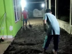 Remaja Masjid Al Muhajirin Bersama Warga Gotong Royong Timbun Area Masjid