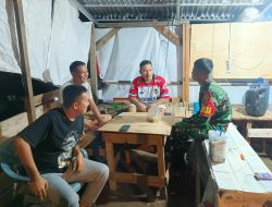 Wujudkan Lingkungan Yang Aman, Babinsa Bersama Warga Lakukan Siskamling