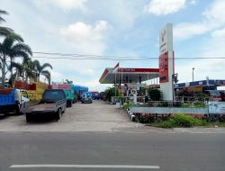 Kelangkaan Solar Picu Antrean Mengular di SPBU Sidrap, Ganggu Arus Lalu Lintas